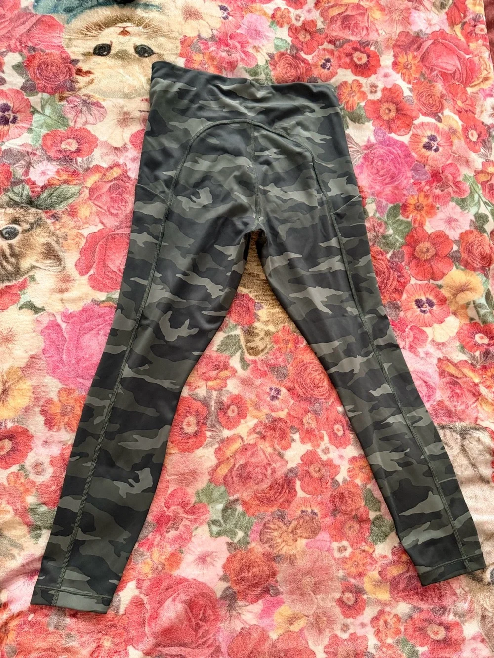Athleta Green Gray Camouflage Leggings Sports Bra Matching Yoga Pilates Gym Set